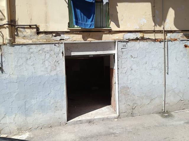 Locale Commerciale in affitto a Municipalità 10, Campania