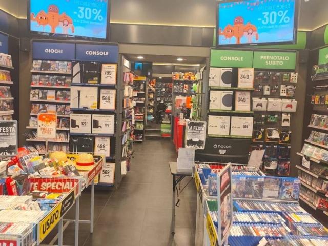 Locale Commerciale in affitto a Municipalità 10, Campania