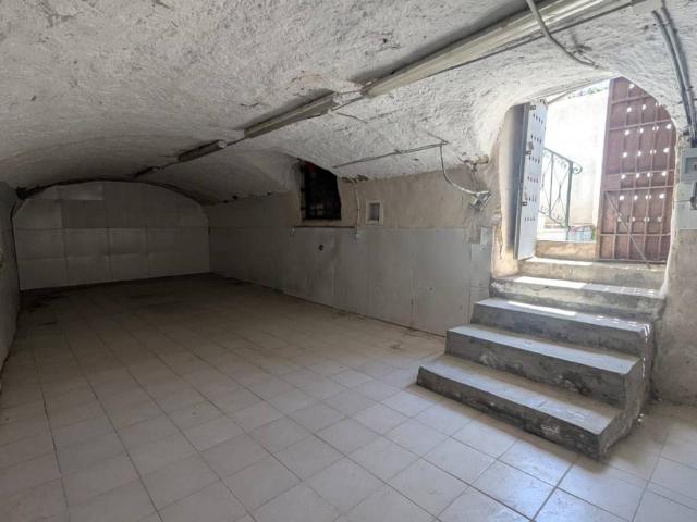 Locale Commerciale in affitto a Municipalità 1, Campania