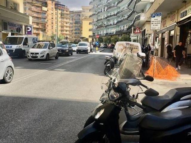Locale Commerciale in affitto a Municipalità 5, Campania