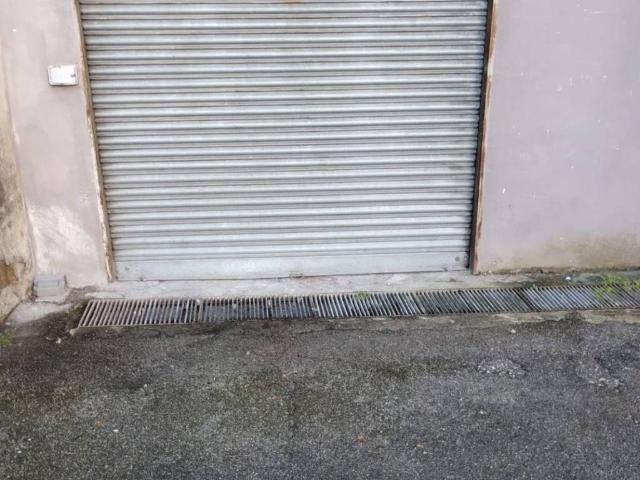 Locale Commerciale in affitto a Municipalità 8, Piscinola