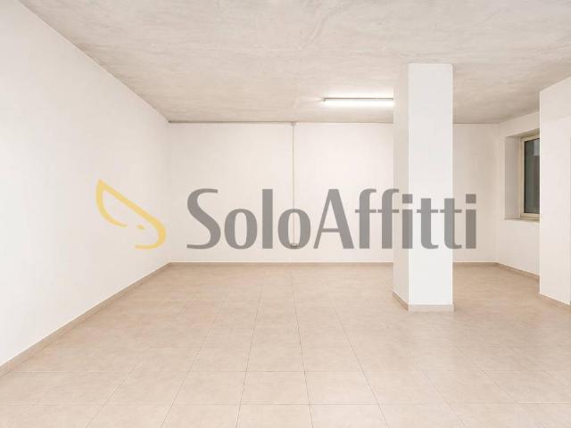 Locale Commerciale in affitto a Guantai, Campania