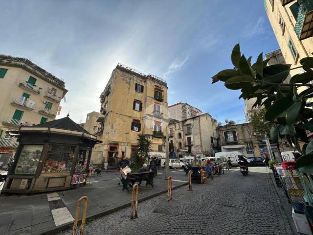 Locale Commerciale in affitto a Municipalità 2, Campania