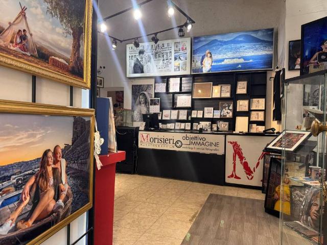 Locale Commerciale in vendita a Municipalità 4, Campania