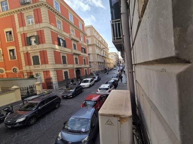 Locale Commerciale in affitto a Municipalità 1, Napola