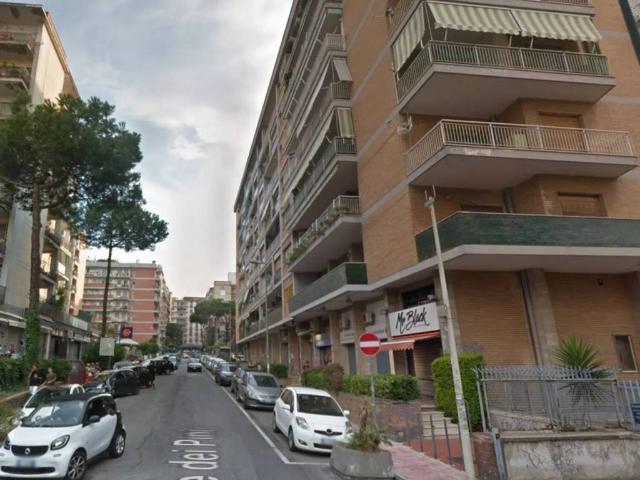 Locale Commerciale in affitto a Municipalità 3, Campania