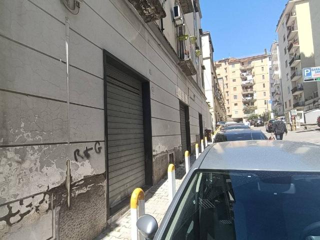 Locale Commerciale in affitto a Municipalità 5, Campania