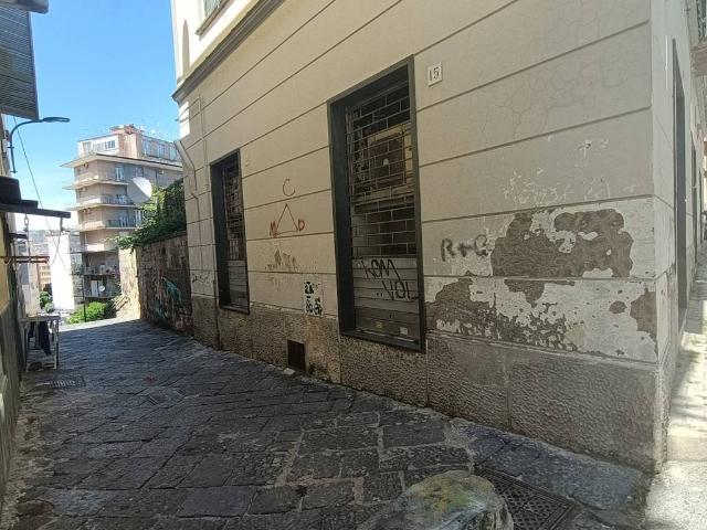 Locale Commerciale in affitto a Municipalità 5, Campania
