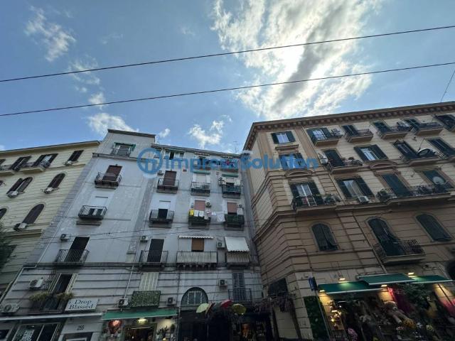 Locale Commerciale in affitto a Municipalità 4, Campania