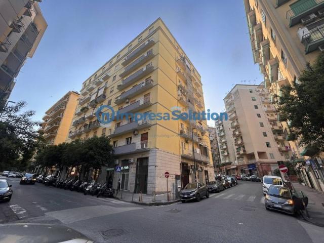 Locale Commerciale in affitto a Municipalità 5, Campania