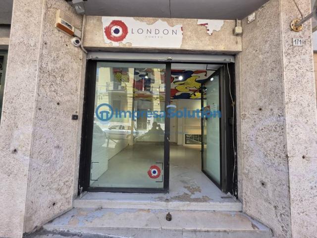 Locale Commerciale in affitto a Municipalità 5, Campania