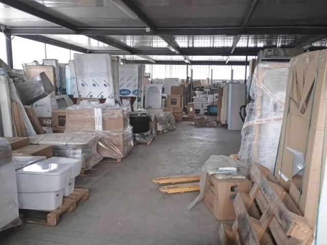 Locale Commerciale in affitto a Astroni, Campania