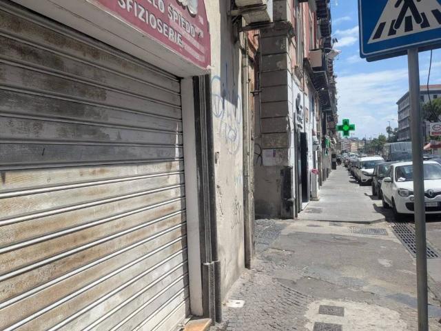 Locale Commerciale in affitto a Municipalità 1, Campania