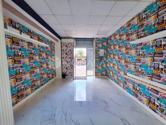 Locale Commerciale in affitto a Municipalità 7, Miano