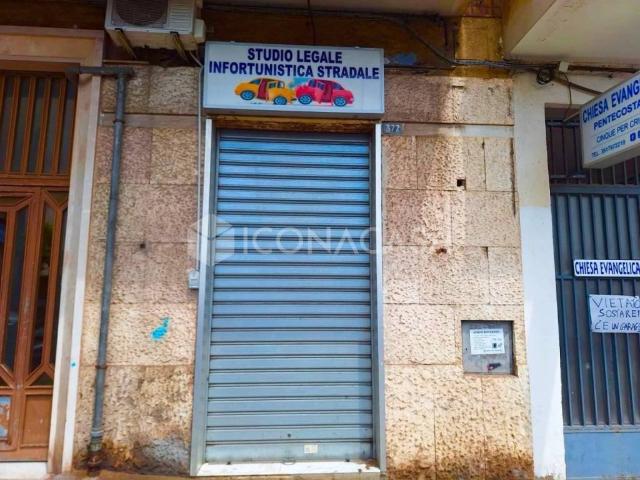 Locale Commerciale in affitto a Municipalità 7, Miano