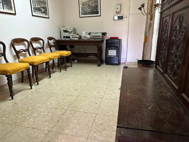 Locale Commerciale in affitto a Municipalità 10, Campania