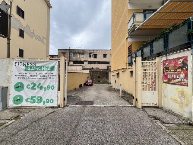 Locale Commerciale in affitto a Municipalità 6, Campania