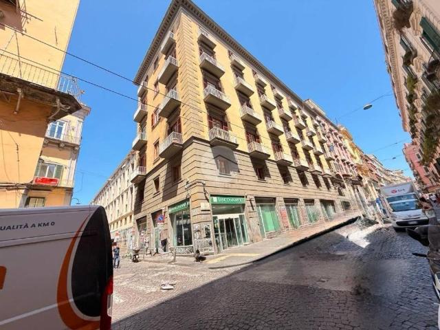 Locale Commerciale in vendita a Municipalità 2, Campania