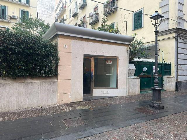 Locale Commerciale in affitto a Municipalità 5, Campania