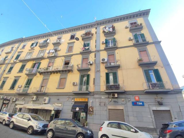 Locale Commerciale in affitto a Municipalità 4, Campania