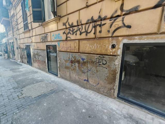 Locale Commerciale in affitto a Municipalità 5, Campania