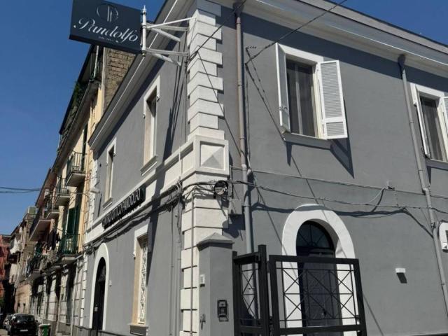 Locale Commerciale in affitto a Municipalità 6, Campania