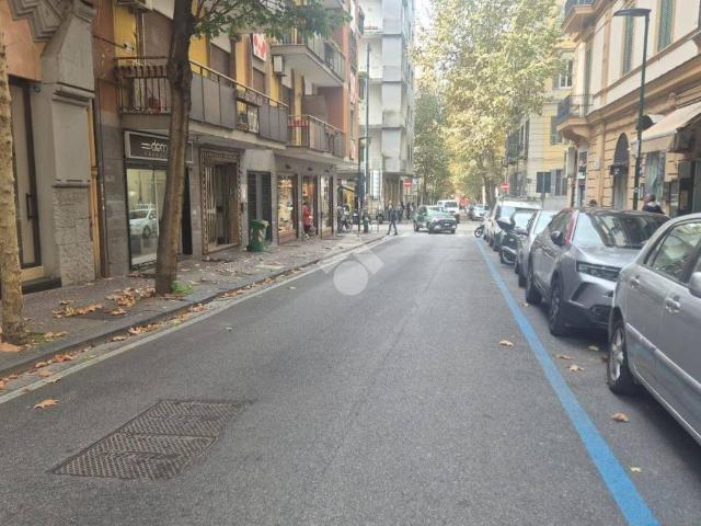 Locale Commerciale in affitto a Municipalità 5, Campania