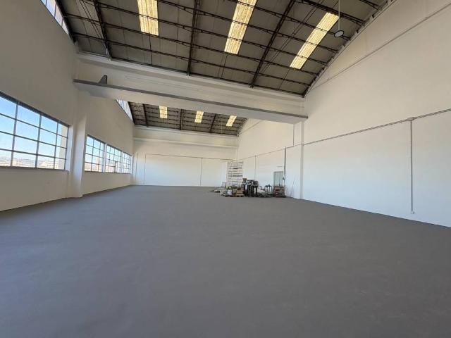 Locale Commerciale in affitto a Municipalità 6, San Giovanni A Teduccio