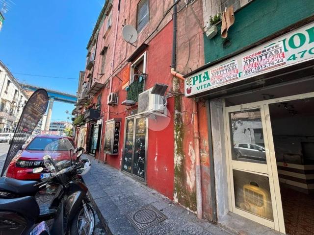 Locale Commerciale in affitto a Municipalità 3, Campania