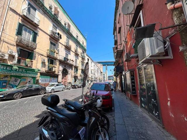 Locale Commerciale in affitto a Municipalità 3, Campania