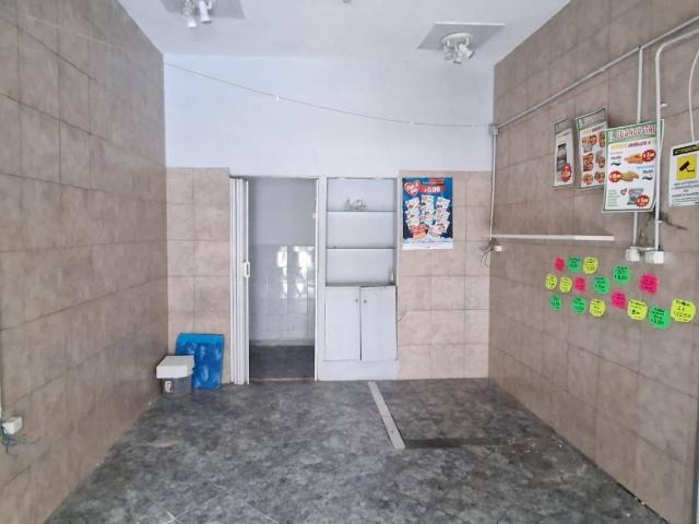Locale Commerciale in affitto a Municipalità 3, Campania