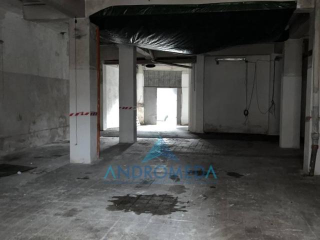 Locale Commerciale in affitto a Municipalità 7, Campania