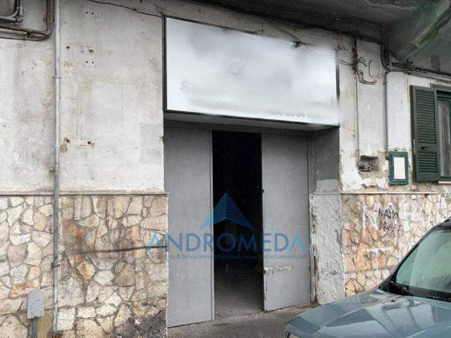 Locale Commerciale in affitto a Municipalità 7, Campania
