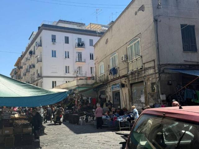 Locale Commerciale in affitto a Municipalità 4, Borgo Sant'antonio Abate