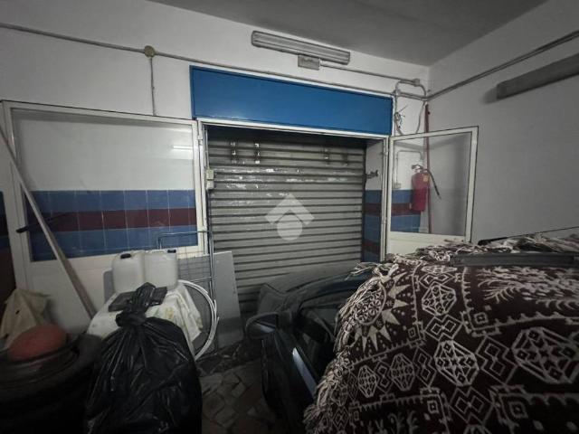 Locale Commerciale in affitto a Municipalità 7, Campania