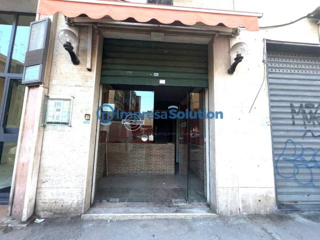 Locale Commerciale in vendita a Municipalità 10, Campania