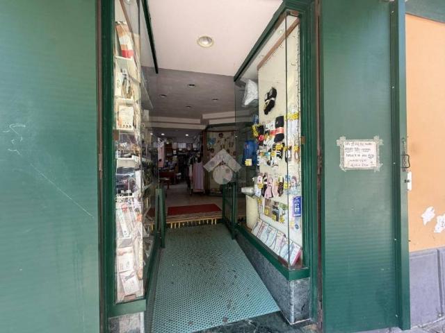 Locale Commerciale in affitto a Municipalità 6, Campania
