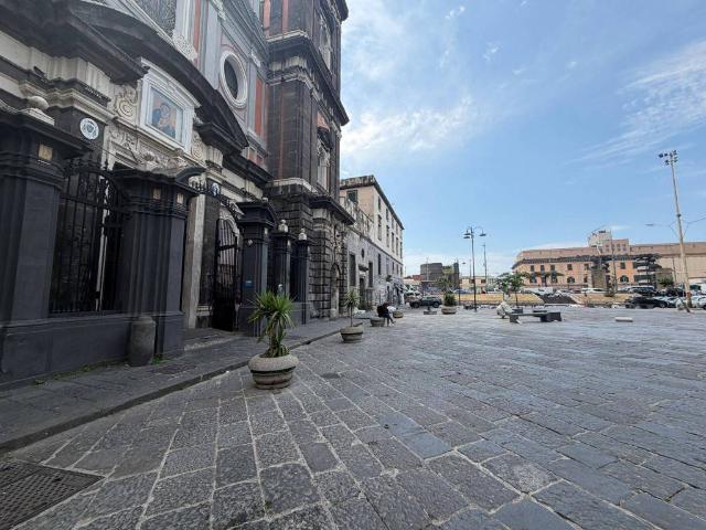 Locale Commerciale in affitto a Municipalità 2, Mercato