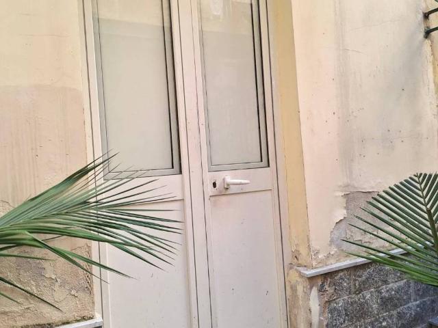 Locale Commerciale in affitto a Municipalità 5, Campania