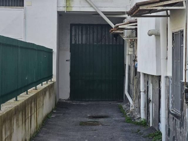 Locale Commerciale in affitto a Antiniana, Pozzuoli