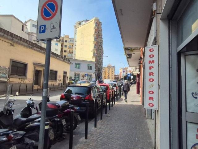 Locale Commerciale in affitto a Municipalità 5, Campania