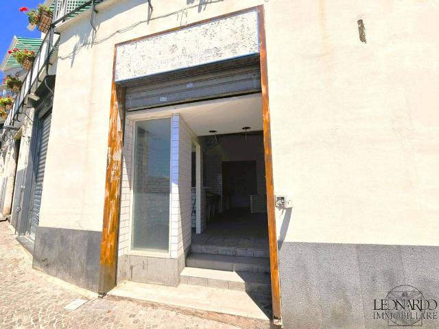 Locale Commerciale in affitto a Municipalità 1, Campania
