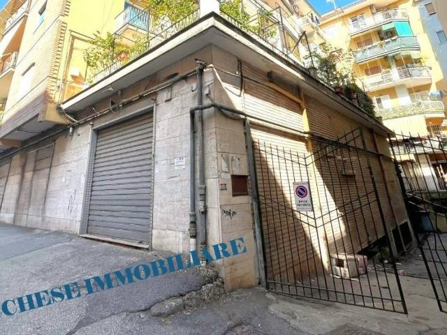 Locale Commerciale in affitto a Camaldoli, Campania