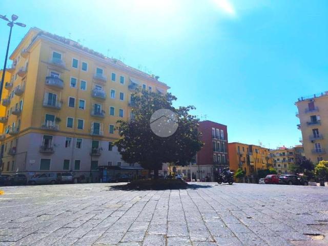 Locale Commerciale in affitto a Municipalità 2, Campania
