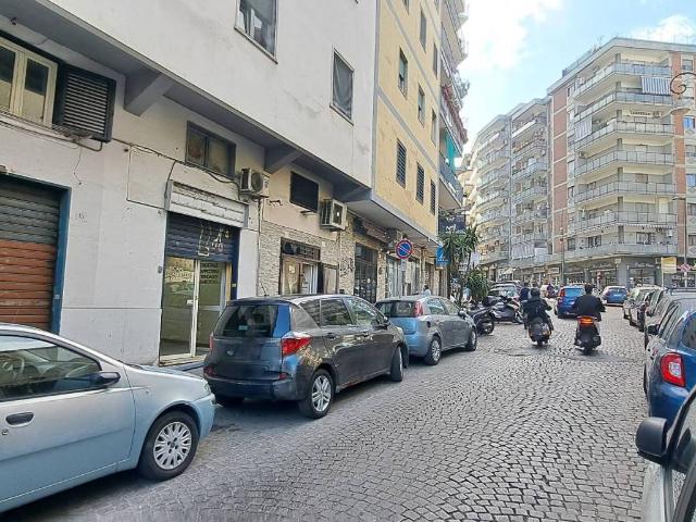 Locale Commerciale in vendita a Municipalità 5, Campania