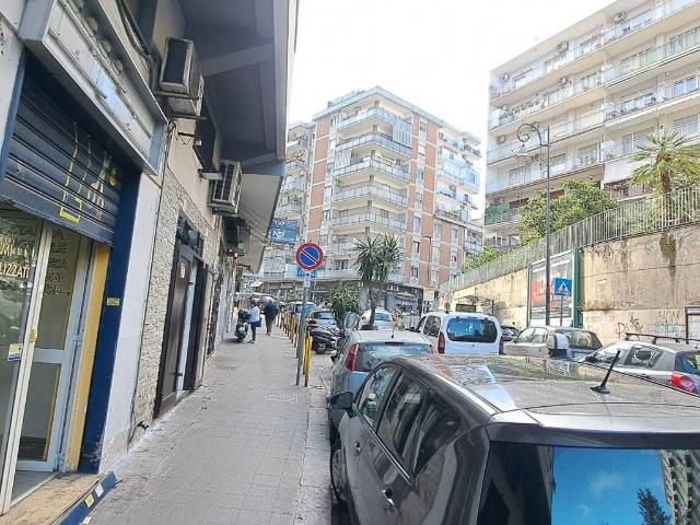 Locale Commerciale in vendita a Municipalità 5, Campania