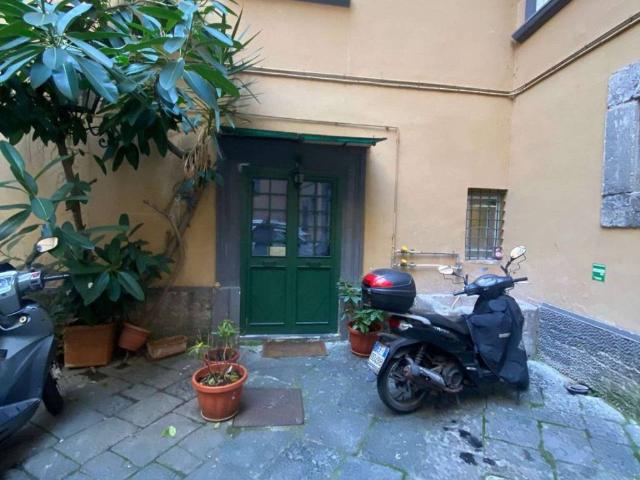 Locale Commerciale in affitto a Municipalità 1, Campania