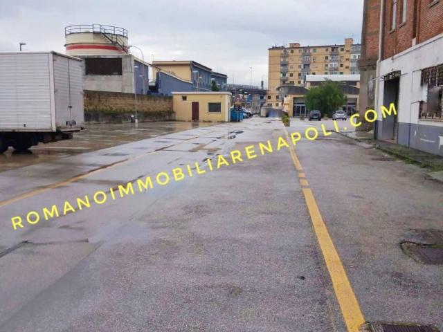 Locale Commerciale in affitto a Municipalità 6, Campania