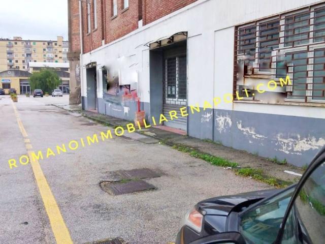 Locale Commerciale in affitto a Municipalità 6, Campania