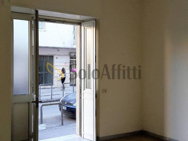 Locale Commerciale in affitto a Municipalità 8, Piscinola